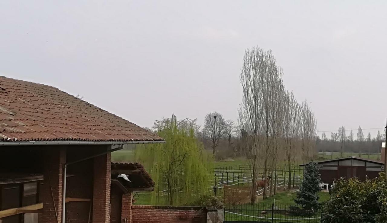 Az.Agr.Cascina Moretta Momo Exteriör bild